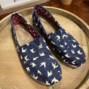 TOMS Navy Blue & White Bird Pattern w\ Polka Dot Lining
